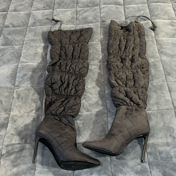 Steve Madden Silhouette Quilted Heeled Knee High Over the Knee Boots in Black - Picture 1 of 5